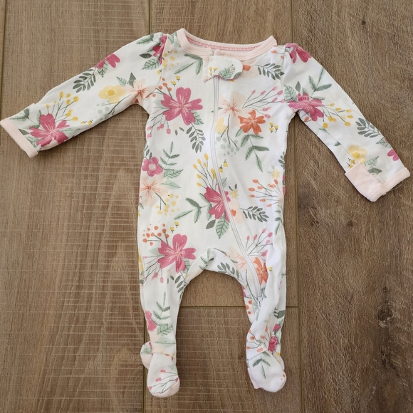 CLOUD ISLAND | Newborn Babygirl Pajama Bundle - Picture 2 of 7